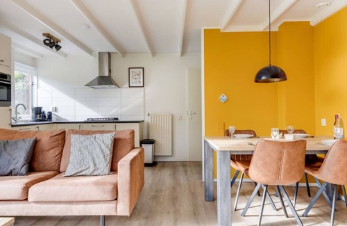 Zwiggelte Casa | Kingfisher I Holiday Home with Fine Garden