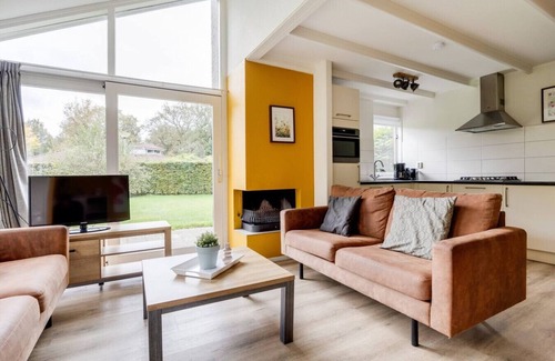 Zwiggelte Casa | Kingfisher I Holiday Home with Fine Garden