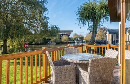 Tiddington Casa | Kingfisher Lodge in Stratford upon Avon