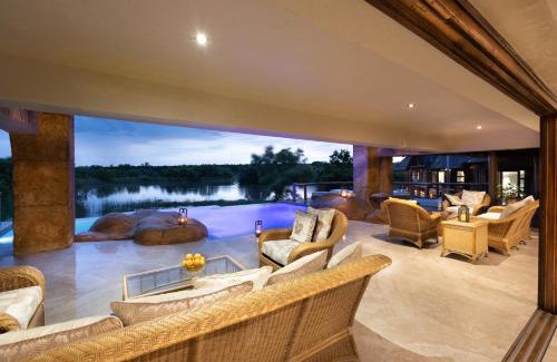 Bela-Bela Cabina | Kingfisher Villa in Mabula Game Reserve