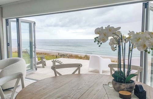 Pukehina Casa | Kingfisher Way - Beachfront Holiday Home Sleeps 10