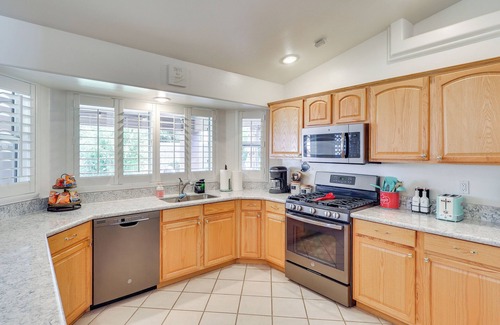 Kingman Casa | Kingman Family Home: Yard, Grill & Room to Relax!