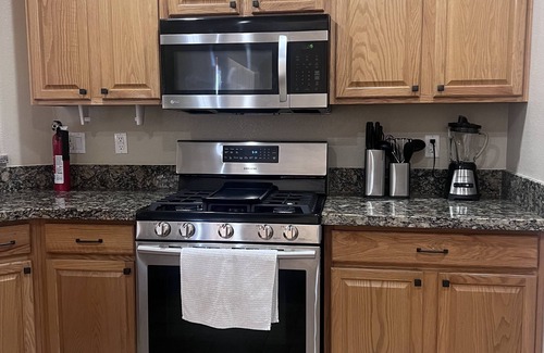 Kingman Casa | Kingman Family Sized Home 6 beds Backyard BBQ & Fire pit