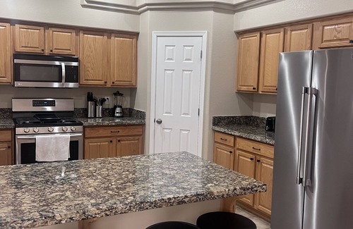 Kingman Casa | Kingman Family Sized Home 6 beds Backyard BBQ & Fire pit