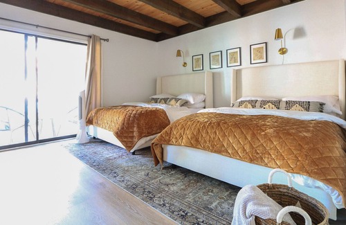 Kings Beach Apartamento | Kings Beach Dream Condo Close to SKI Fireplace W/D
