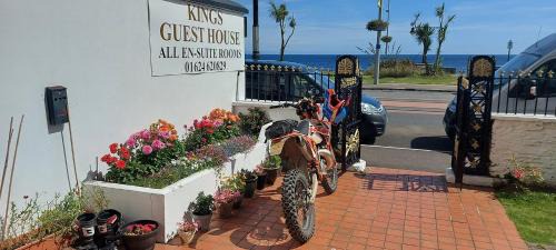 Douglas Promenade Casa | Kings' House