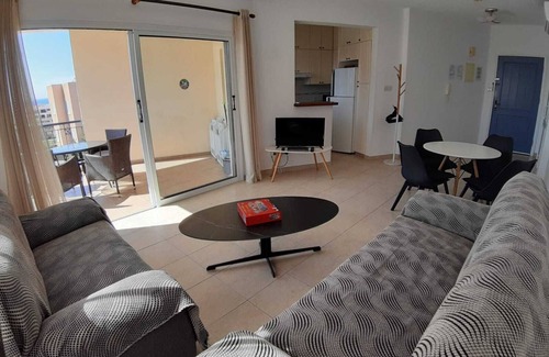Paphos Apartamento | Kings Palace 2- bedroom apartment with sea view