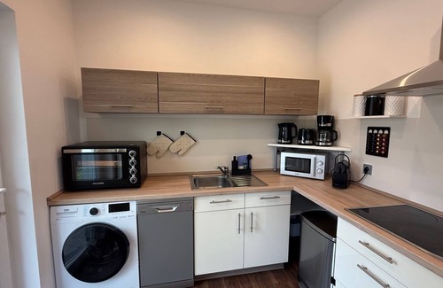Dudenhofen Apartamento | Kings & Queens - 2 bedrooms - whirlpool - garden - barbecue - parking lot