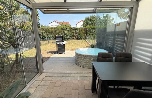 Dudenhofen Apartamento | Kings & Queens - 2 bedrooms - whirlpool - garden - barbecue - parking lot