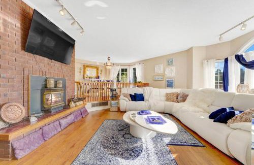 Bancroft Casa | Kings Wee Castle 6BR Serene Luxury Family Retreat