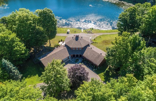 Bancroft Casa | Kings Wee Castle: Secluded Luxury Family Retreat