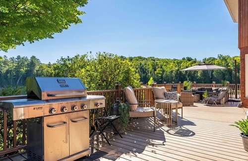 Bancroft Casa | Kings Wee Castle: Secluded Luxury Family Retreat