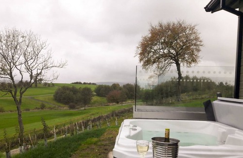 Fourstones Near Bentham Chalet De Esquí | Kingsdale Lodge - 2-Bedroom Lodge with hot tub, situated on a golf course