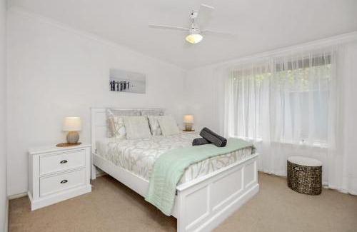 Victor Harbor Casa | Kingsford Cottage - Esplanade Escape & Family BBQs