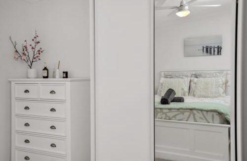 Victor Harbor Casa | Kingsford Cottage - Esplanade Escape & Family BBQs