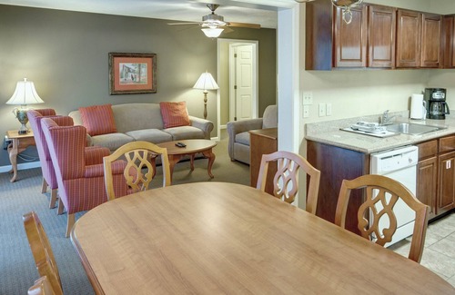 Williamsburg Complejo | Kingsgate - 2 Bedroom/2 Bath