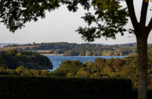 Compton Martin Casa | Kingsley Lake View & Paddocks - A group retreat with hot tub, sports bars & spectacular lake views in the Mendip Hills AONB