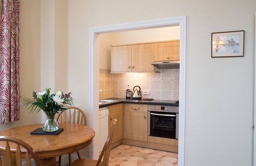 Dartmouth Apartamento | Kingsley (1 Bedroom)-Apartamento-Vista al patio-Estándar-Baño con ducha
