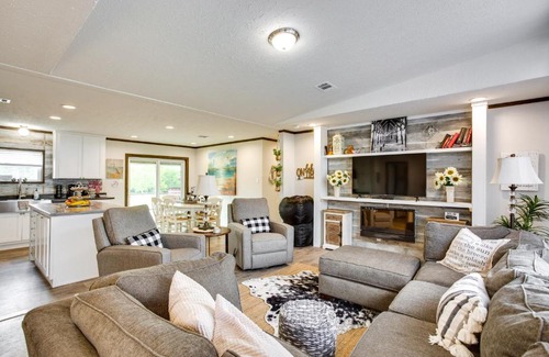 Kingston Casa | Kingston Home with On-Site Boat Parking 2 Mi to Lake
