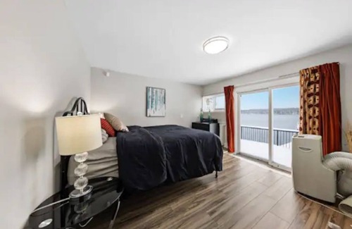Loyalist Cabaña | Kingston Lakehouse