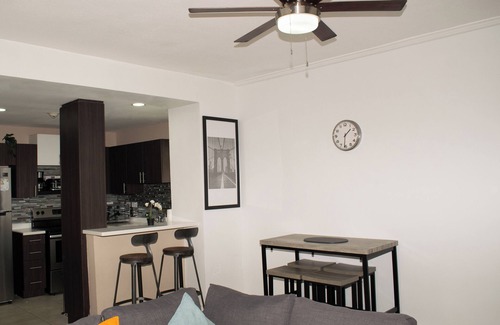 Eden Gardens Apartamento | Kingston's Soul—Chic 2BR Condo w/Pool & GYM