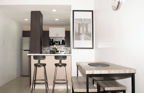 Eden Gardens Apartamento | Kingston's Soul—Chic 2BR Condo w/Pool & GYM