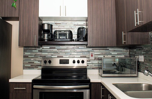 Eden Gardens Apartamento | Kingston's Soul—Chic 2BR Condo w/Pool & GYM