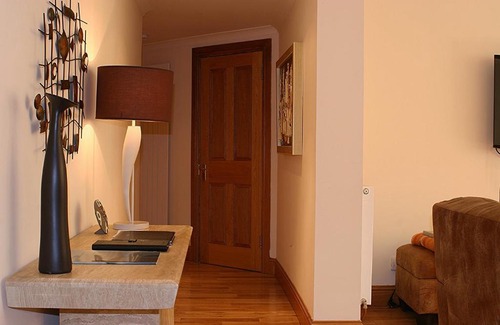 Stirling Casa | Kingsview Apartment