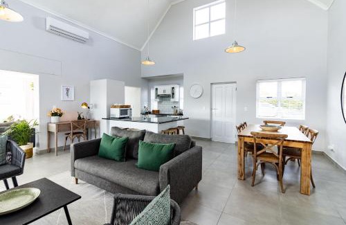 George Casa | Kingswood Hamlet No 5