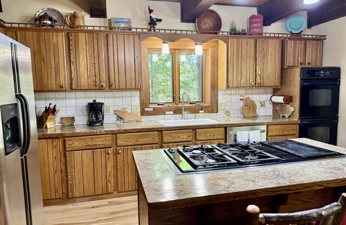 Glen Arbor Casa | Kinnikinnick Pet Friendly downtown Glen Arbor!