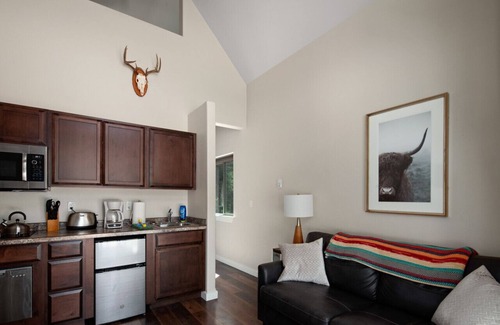 Columbia Falls Cabina | Kintla at 406 Glacier Cabins
