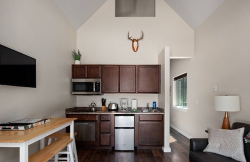 Columbia Falls Cabina | Kintla at 406 Glacier Cabins