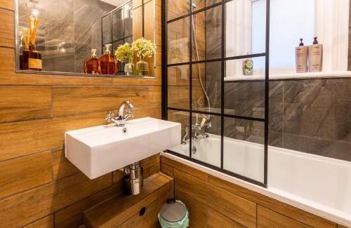 Seafront Apartamento | KIRA Beach House, Hove Beach