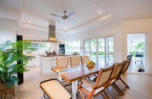 Hua Hin Apartamento | Kira Japandi Escape with Sauna & Rooftop cinema