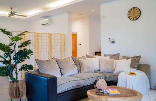 Hua Hin Apartamento | Kira Japandi Escape with Sauna & Rooftop cinema