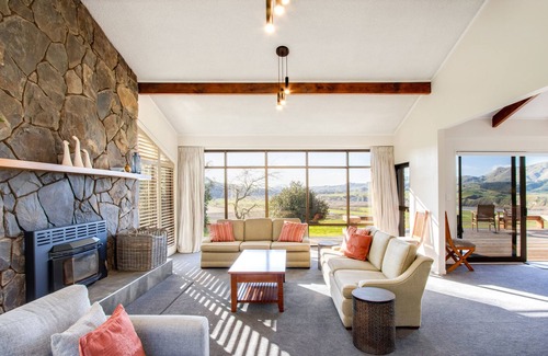 Poukawa Casa | KIRITEA TUKITUKI LOOKOUT - HAVELOCK NORTH HOME in Havelock North