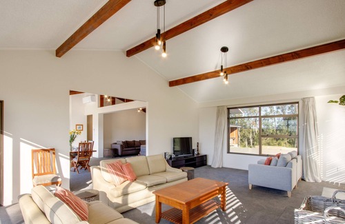 Poukawa Casa | KIRITEA TUKITUKI LOOKOUT - HAVELOCK NORTH HOME in Havelock North