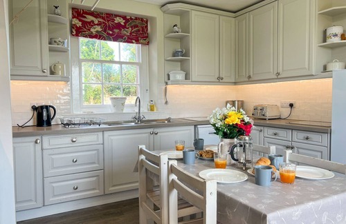 Carlisle Casa | Kirk House Longtown - a cottage that sleeps 13 guests in 7 bedrooms
