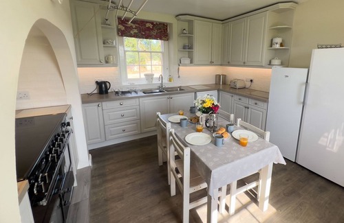 Carlisle Casa | Kirk House Longtown - a cottage that sleeps 13 guests in 7 bedrooms