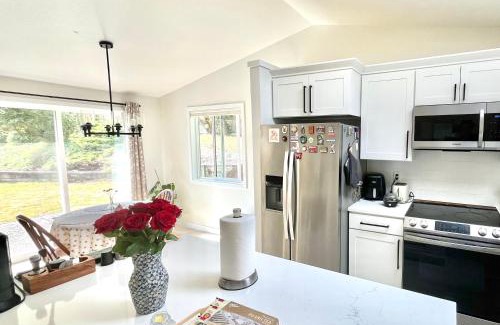 Inglewood-Finn Hill Casa | Kirkland Cozy Room
