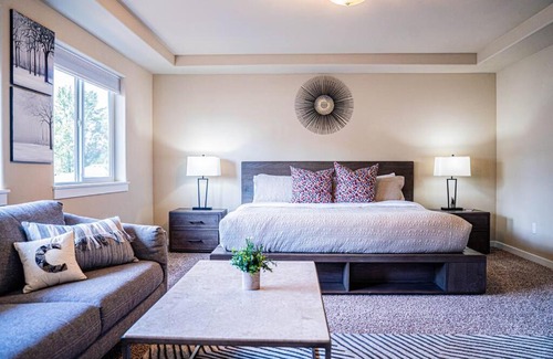 North Rose Hill Casa | Kirkland Luxury Tranquil Retreat 7BR w Office