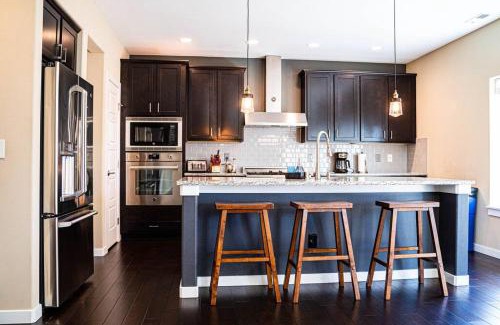 North Rose Hill Casa | Kirkland Luxury Tranquil Retreat 7BR w Office