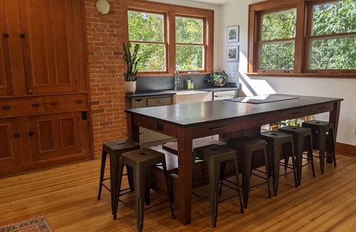 Twain Casa | Kirkwood Manor - a retreat near downtown IC