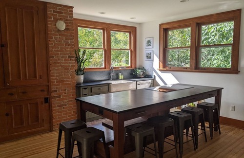 Twain Casa | Kirkwood Manor - a retreat near downtown IC
