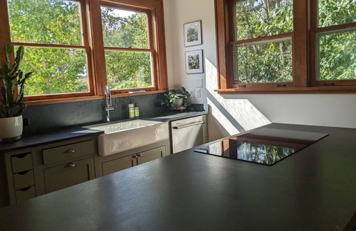 Twain Casa | Kirkwood Manor - a retreat near downtown IC