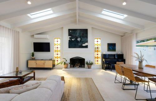 Suffolk Park Casa | Kirra Beach House - relax in pool & sauna