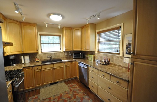 Hayesville Cabina | Kirsten's Lakeside Paradise en Lake Chatuge. ¡Disfruta de Lake Life! Pozo de fuego, muelle