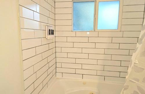 Jasper Place Casa | Kirvia's retreat "entire home" 8 minutes to WEM
