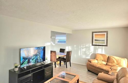 Jasper Place Casa | Kirvia's retreat "entire home" 8 minutes to WEM