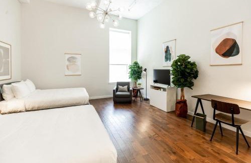 Central Business District Apartamento | Kislak 201 Spacious Studio Steps from Everything